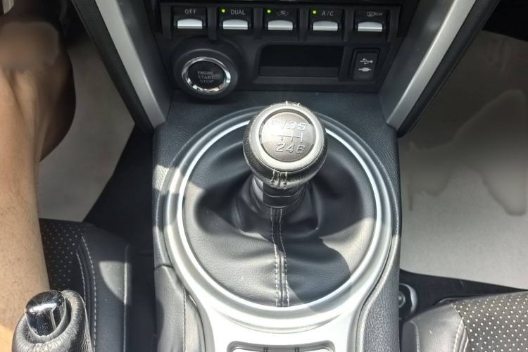 Used Toyota 86 2017 2.0L Manual Luxury Version
