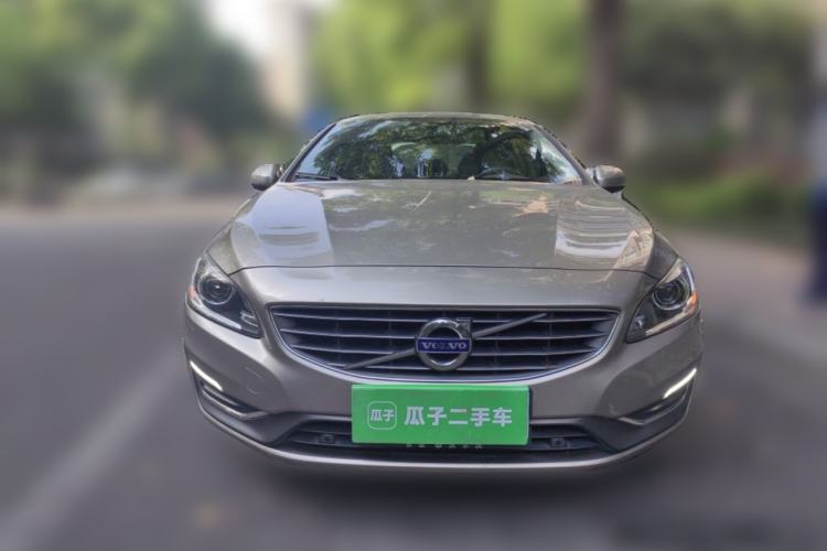 Used Volvo S60 2015 S60L 2.0T Zhiyuan Edition
