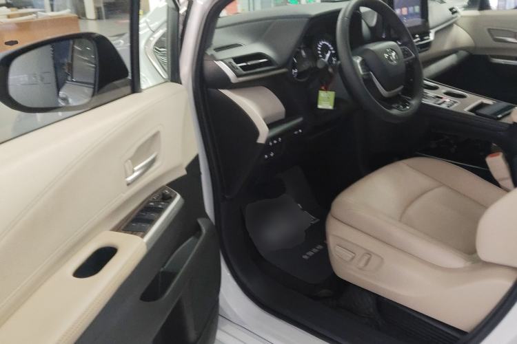 Used Toyota Sienna 2023 2.5L Hybrid Luxury Edition
