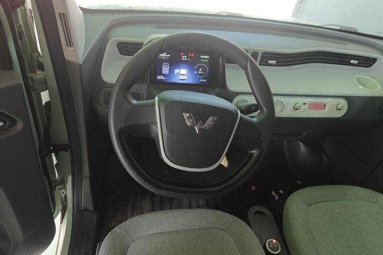 Used Wuling Hongguang MINIEV 2021 Macaron Fashion Model Lithium Iron Phosphate Steering Wheel