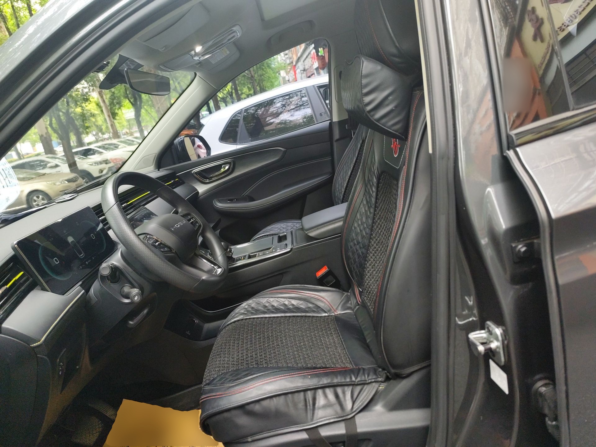 Переднее сиденье в автомобиле