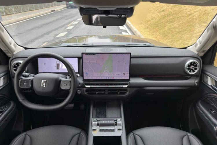 Used Tank 300 2025 2.0T Conqueror
