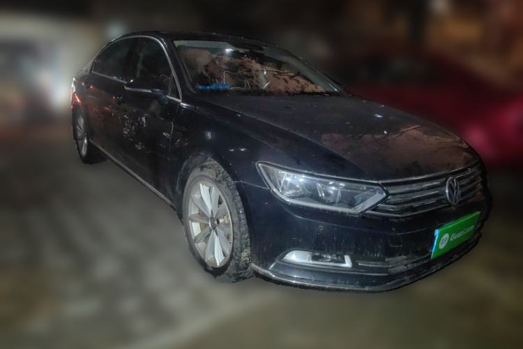 Used Volkswagen Magotan 2017 330TSI DSG Leading Model Front Right 45 Deg