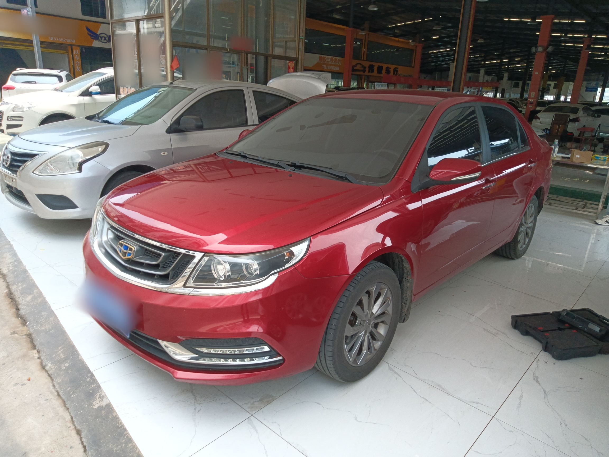 Под передней частью автомобиля