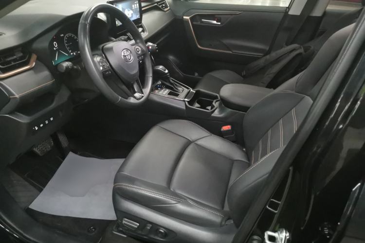 Used Toyota Wildlander 2024 2.0L CVT 4x4 Luxury PLUS Edition