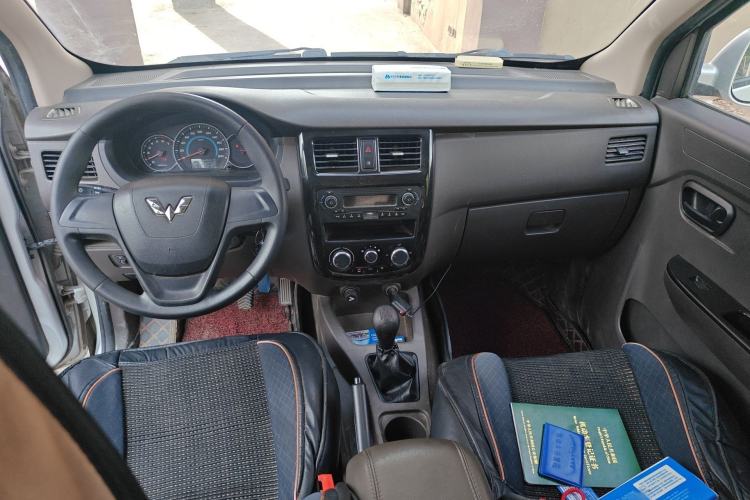 Used Wuling Rongguang V 2018 1.5L Standard Version Center Console