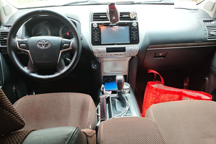 Used Toyota Prado 2018 3.5L Automatic TX-L Center Console