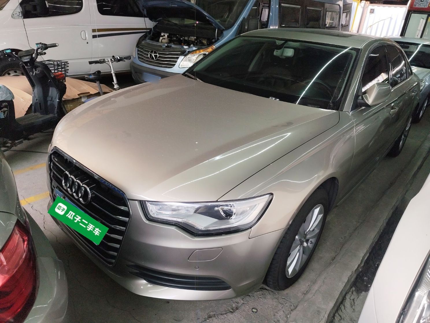 Под передней частью автомобиля