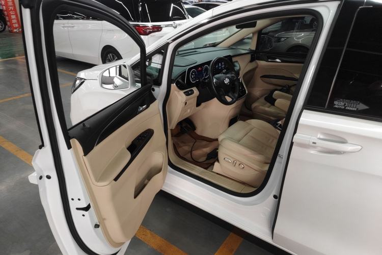 Used Buick GL8 2022 ES Landtrek 653T Luxury Edition
