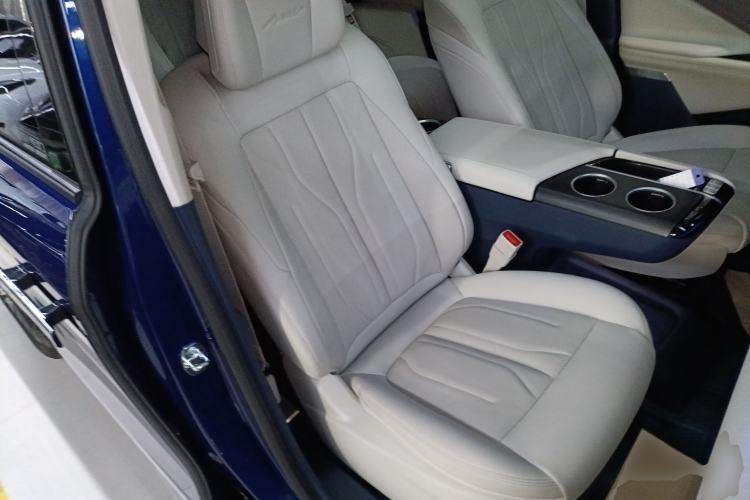 Used Buick GL8 New Energy 2024 Lu Zun Luxury Edition 7-Seater
