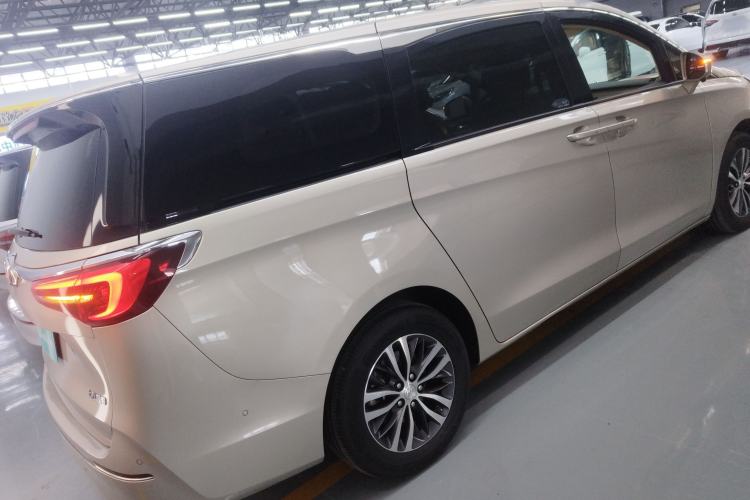 Used Buick GL8 2022 ES Landtrek 653T Luxury Edition