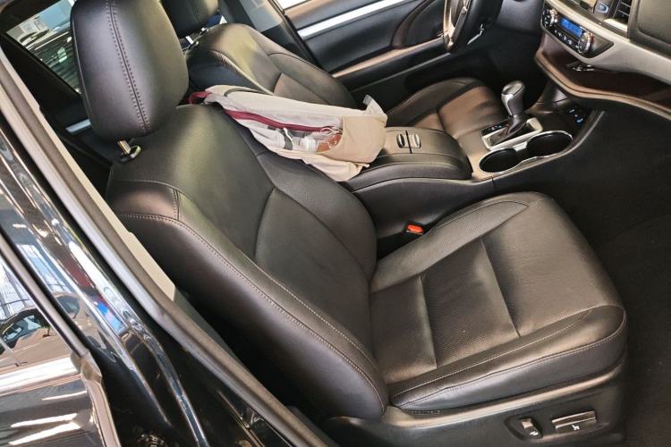 Used Toyota Highlander 2018 2.0T Four-Wheel Drive Luxury Edition 7 Seats China V Emission Standard