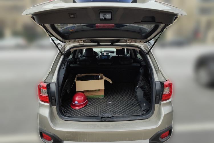 Used Subaru Outback 2015 2.5i Sport Navigation Edition Trunk