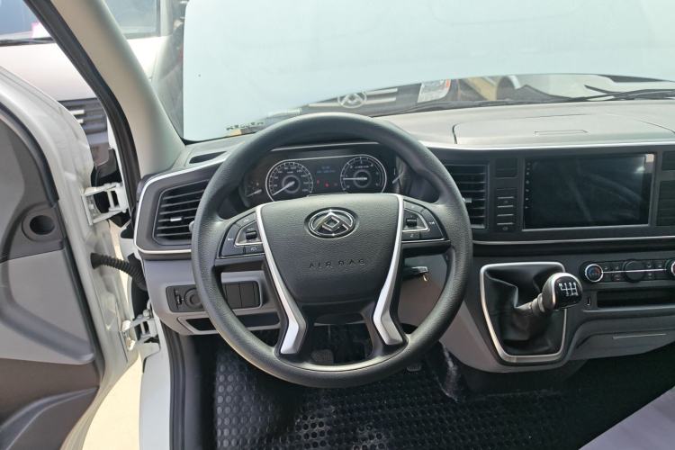 Used SAIC MAXUS Xintu V80 2023 2.0T Manual Classic Aoyuntong Short Wheelbase Ultra-Low Roof 5/6-Seater