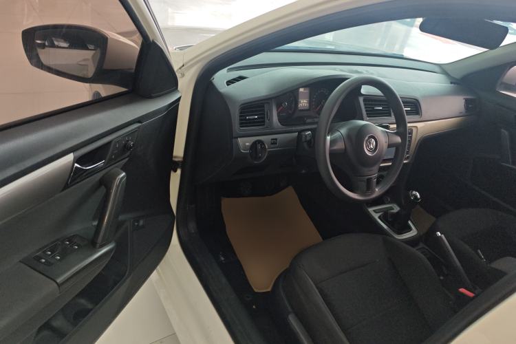 Used Volkswagen Lavida 2013 Revised Classic 1.6L Manual Fashion Edition
