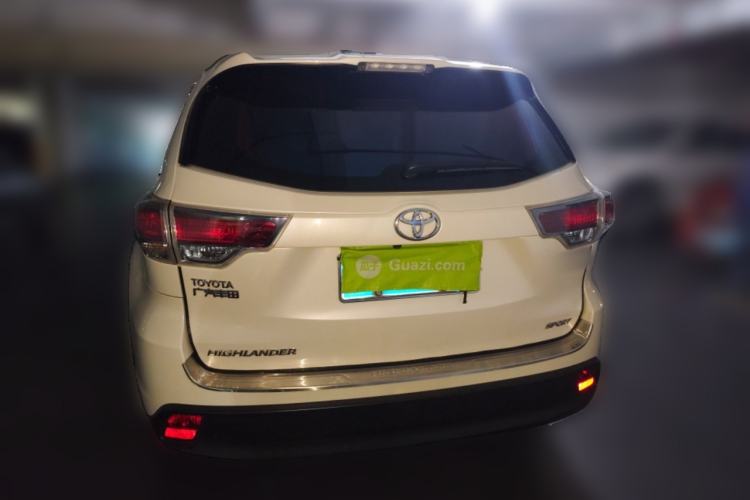 Used Toyota Highlander 2015 2.0T Two-Wheel Drive Luxury Edition 7 Seats Rear