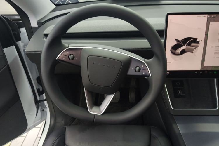 Used Tesla Model Y 2025 Long-Range All-Wheel-Drive Version