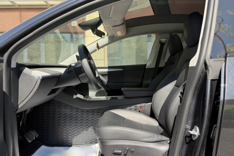 Used Tesla Model Y 2024 Rear-Wheel-Drive Version
