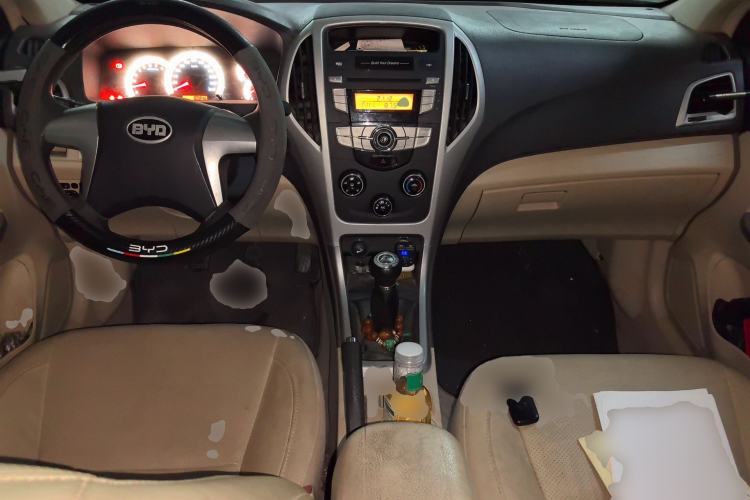 Used BYD F3 2014 1.5L Manual Luxury Model Center Console