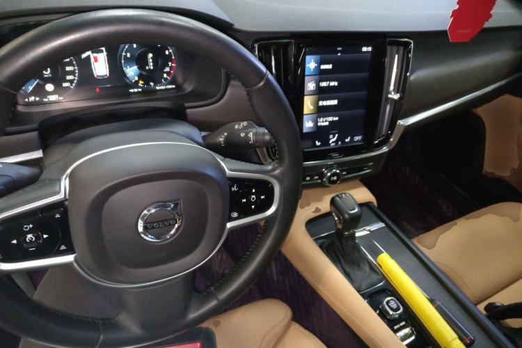 Used Volvo V90 2017 Cross Country T5 AWD Smart Range Edition