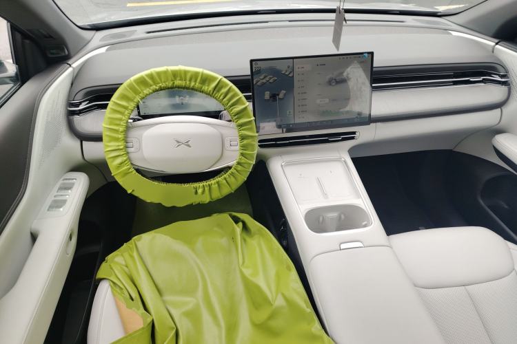 Used XPeng G6 2025 625 Long-Range Max Tech Edition Center Console
