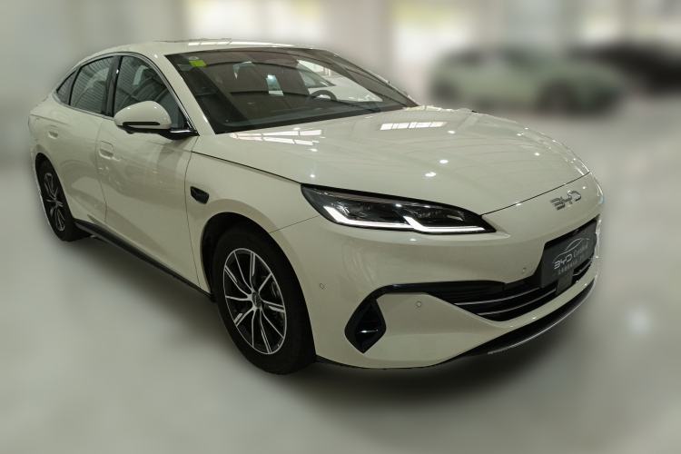 Used BYD Seal 06 New Energy 2025 DM-i Smart Drive 120KM Deluxe Model Front Right 45 Deg
