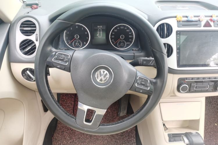Used Volkswagen Tiguan 2010 2.0 TSI Automatic All-Wheel-Drive Elite Edition Steering Wheel