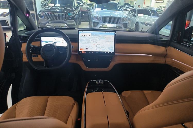 Used Geely Galaxy LEVC L380 2024 140-Degree 6-Seater All-Wheel-Drive Ultra