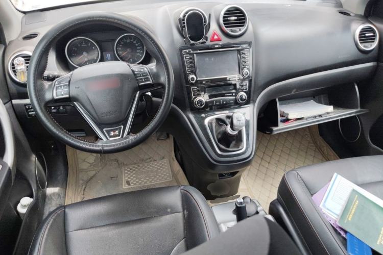 Used Haval H6 2015 Upgraded Model 1.5T Manual Two-Wheel Drive Elite Version
