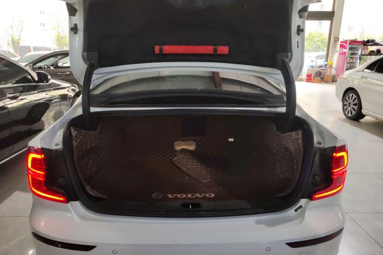 Used Volvo S60 2022 B4 Zhiyuan Luxury Edition