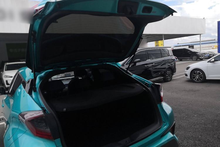 Used Toyota C-HR 2018 2.0L Luxury Sunroof Version China V Emission Standard