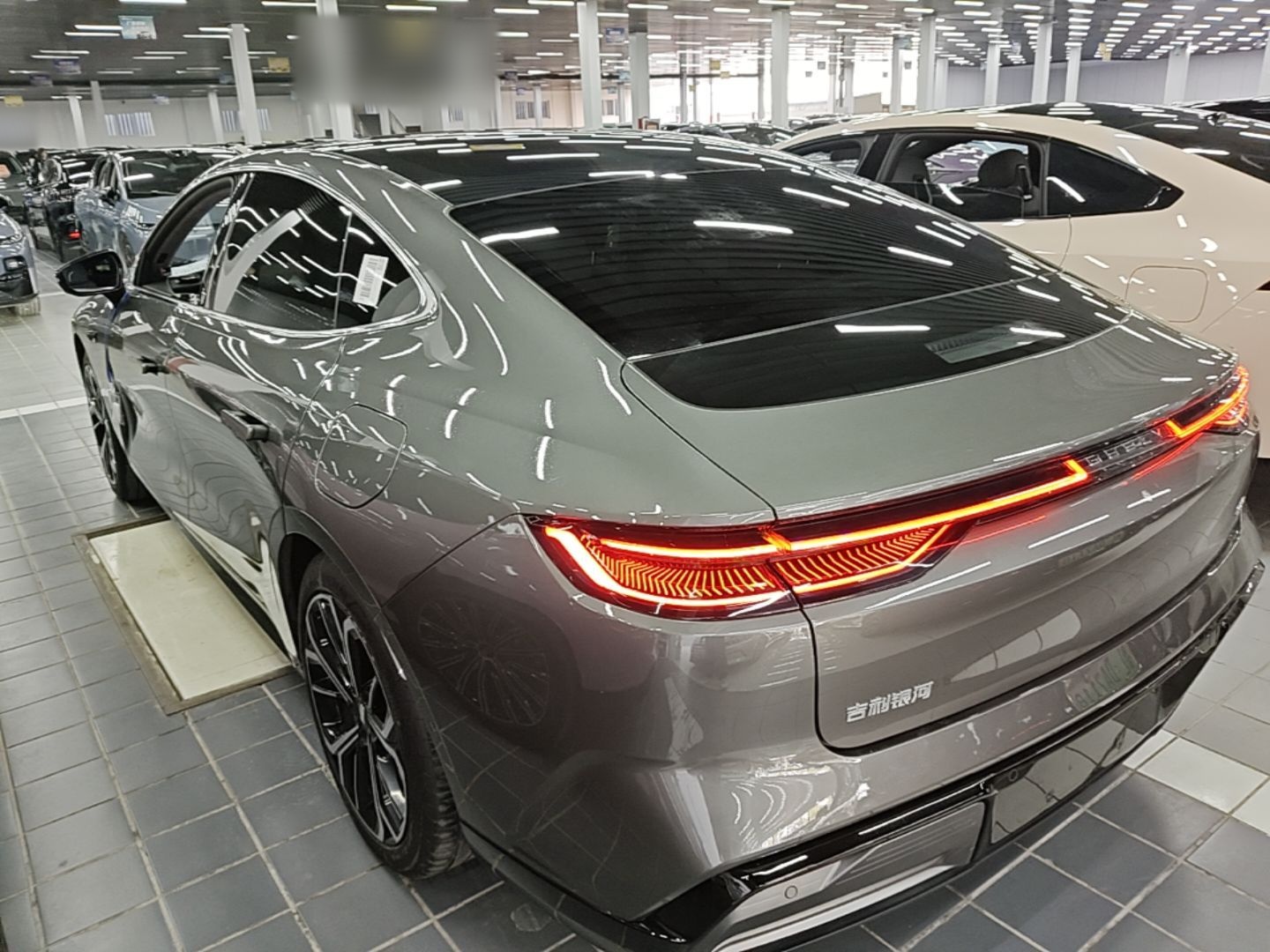 Geely Galaxy E8 2025 700 km Long-Range Intelligent Driving Version — снимка 4