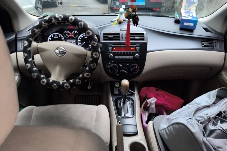 Used Nissan Tiida 2011 1.6L CVT Comfort Model Center Console