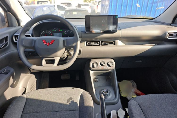 Used Wuling Hongguang New Energy 2025 Extended-Range Hybrid 50 km Standard Version
