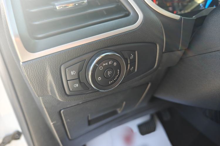 Used Ford Edge 2018 EcoBoost 245 Two-Wheel-Drive Platinum Edition 7-Seater China V Emission Standard Interior 7