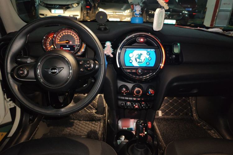 Used MINI 2018 1.5T ONE Five-Door Edition Center Console