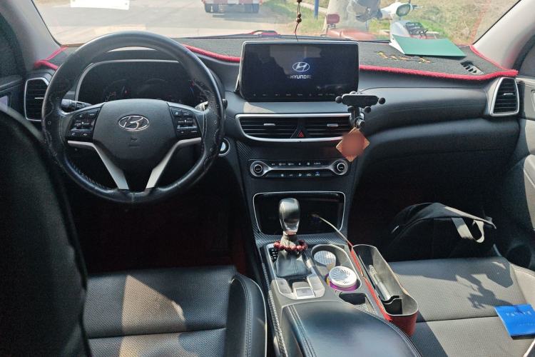 Used Hyundai Tucson 2019 280TGDi Dual-Clutch Two-Wheel Drive Fashion Edition China VI Standard Center Console
