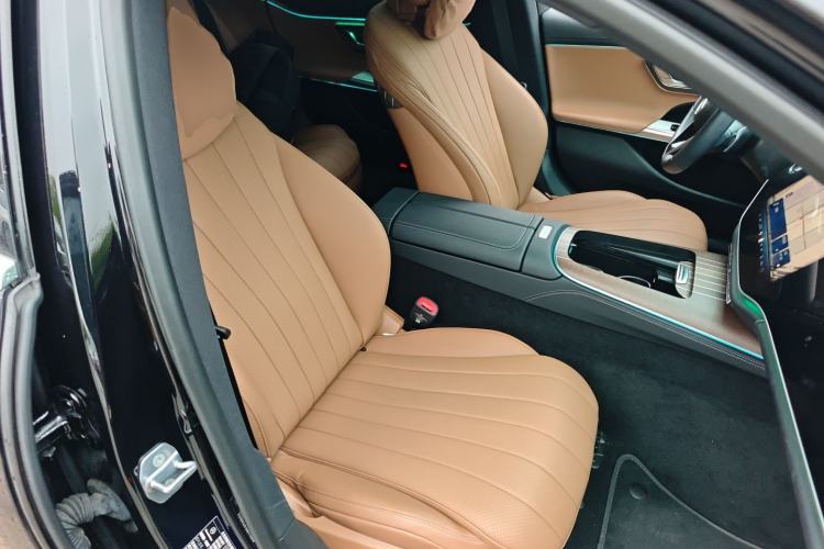 Used Mercedes-Benz E-Class New Energy 2024 E 350 e L Plug-in Hybrid Sedan Right Front Seat