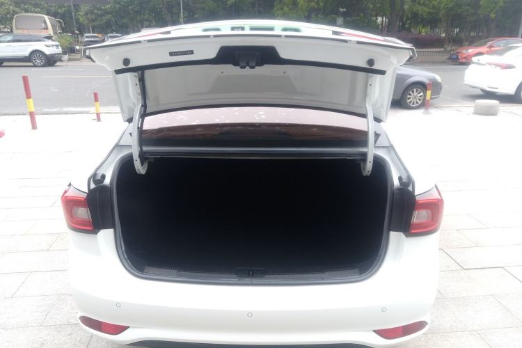 Used Roewe i5 2020 1.5L Automatic 4G Connect Luxury Flagship Edition