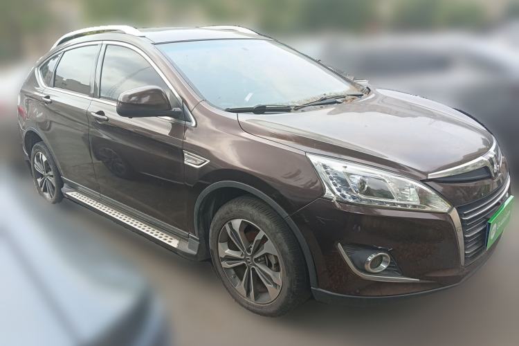 Used Luxgen U6 SUV 2017 1.8T Enhanced Charm Edition Front Right 45 Deg