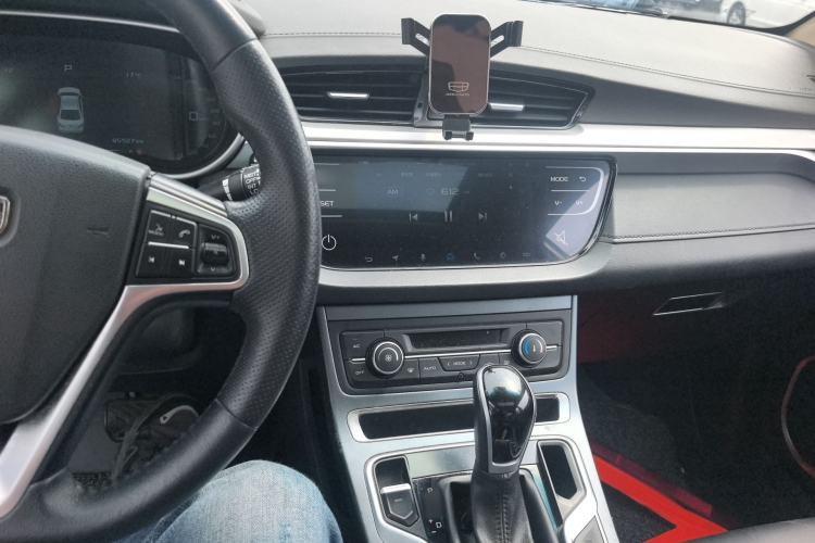 Used Geely Auto Emgrand 2018 1.5L CVT Upward Connect Edition Center Console