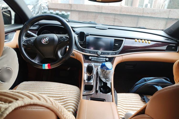 Used Buick LaCrosse 2016 28T Premium Edition Center Console