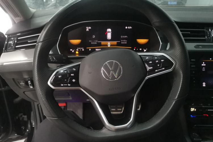 Used Volkswagen Magotan 2023 2 Million Units Limited Edition 330TSI DSG Leading Version