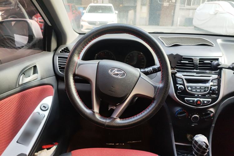 Used Hyundai Verna Ray 2014 1.4L Automatic GLX
