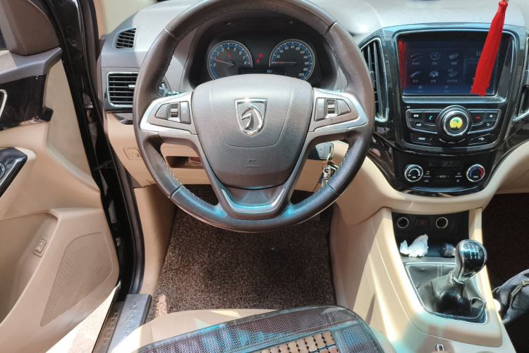 Used Baojun 730 2014 1.5L Manual Luxury Navigation ESP Version 7 Seats