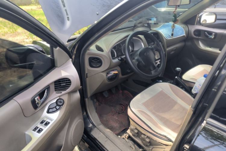 Used Huatai Santa Fe Classic 2012 2.0L Gasoline Manual Luxury Version Driver Seat