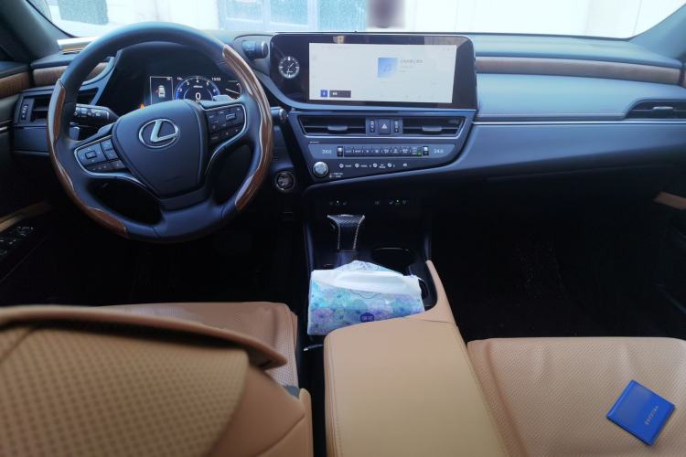 Used Lexus ES 2024 200 Premium Edition Center Console