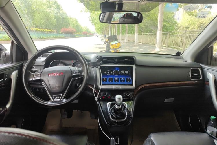 Used Haval H6 2013 Sport Edition 1.5T Manual Two-Wheel Drive Prestige Model Center Console