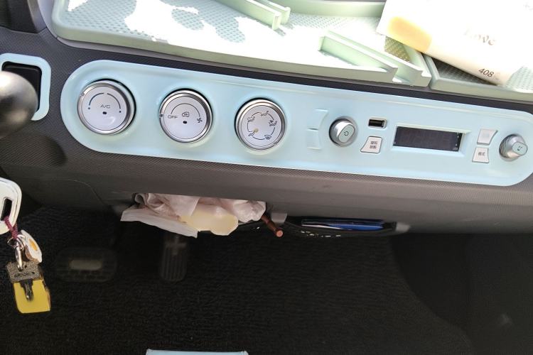 Used Wuling Hongguang MINIEV 2021 Macaron Premium Model – Lithium Iron Phosphate Audio And AC Panel