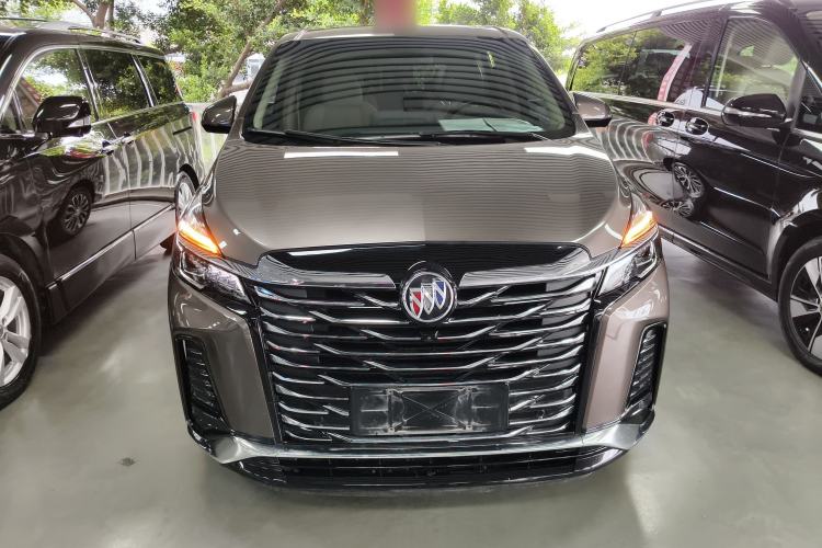 Used Buick GL8 2023 Facelifted Land Cruiser Executive Luxury Version
